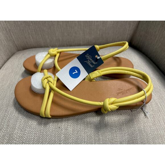 NWT Ladies Universal Thread Yellow Petal Sandals - Size 7 - Picture 3 of 4